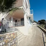 Vakantiehuis Elegante Vista Mare Con Posto Auto Privato Marina dʼAndora