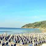 Elegante Vista Mare Con Posto Auto Privato Vakantiehuis *