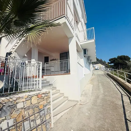 Ferienhaus Elegante Vista Mare Con Posto Auto Privato Marina dʼAndora