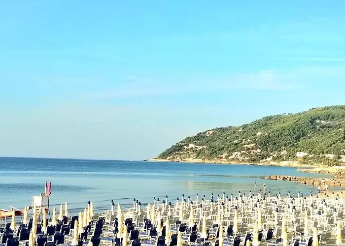 Elegante Vista Mare Con Posto Auto Privato בית נופש *