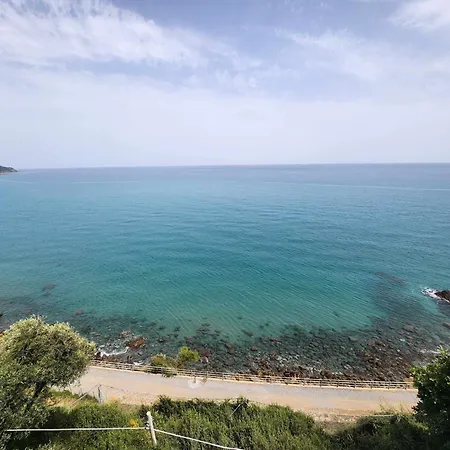 Elegante Vista Mare Con Posto Auto Privato 別荘