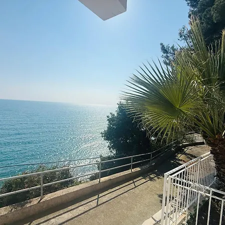 Elegante Vista Mare Con Posto Auto Privato 別荘 Marina dʼAndora
