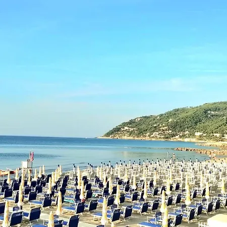 Elegante Vista Mare Con Posto Auto Privato 別荘 *